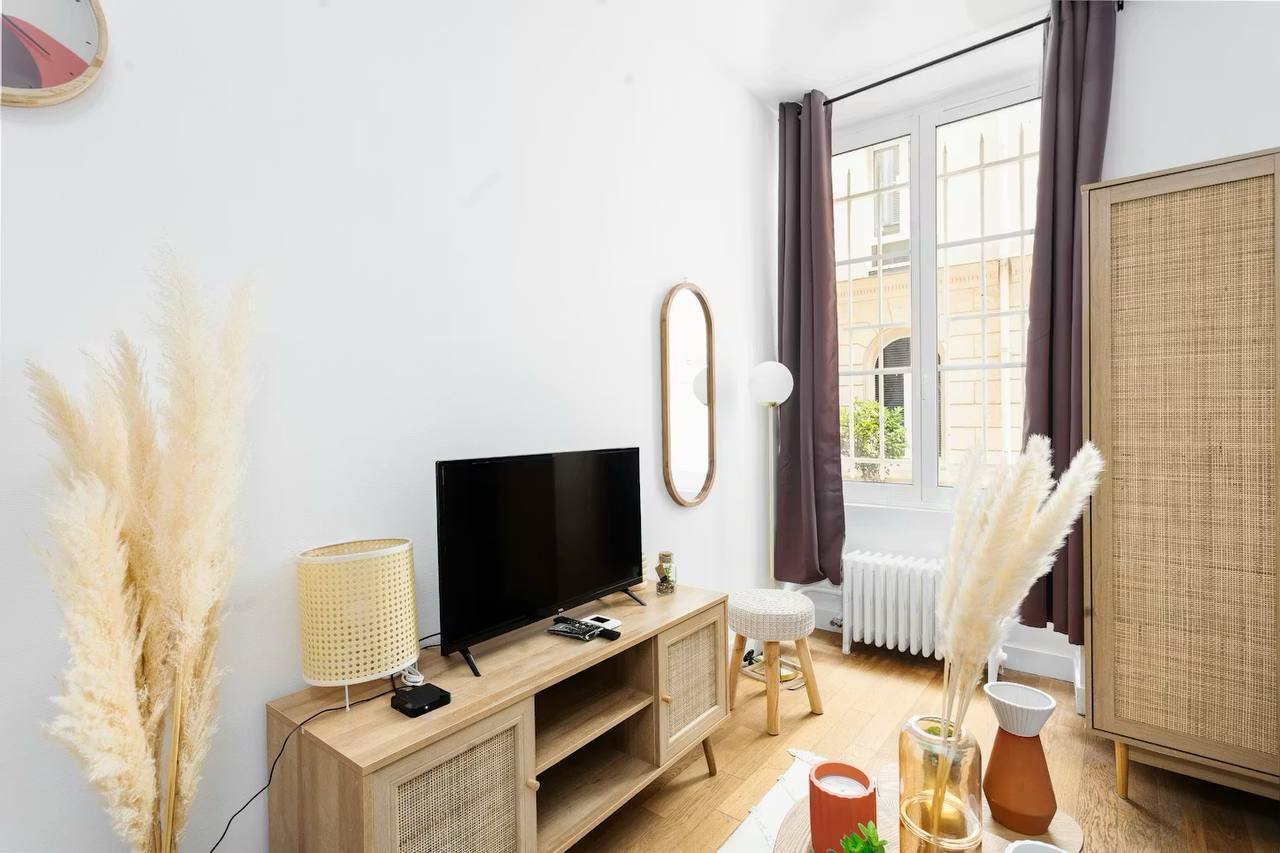 Studio meublé rénové – Paris 9ᵉ Opéra / Saint-Lazare - Image 3